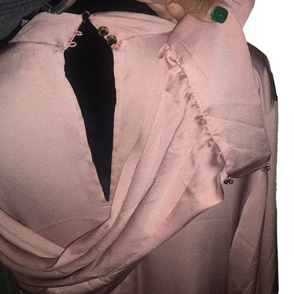 Vince Camuto Long Sleeve Satin Blush Colored Blouse - Picture 3 of 4